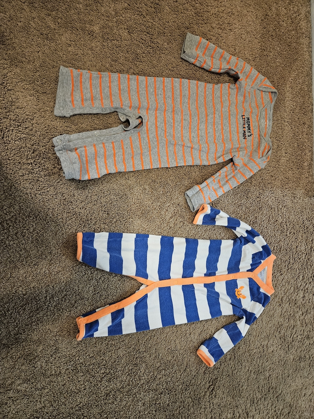 2 Pack Of Carters 9 Monthd Onesies